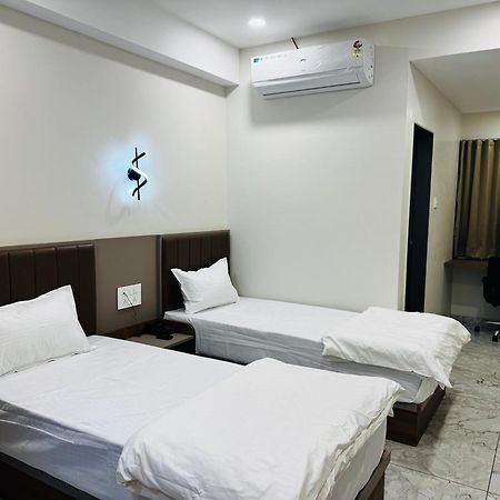 Hotel Fun N Food Bhuj Bagian luar foto
