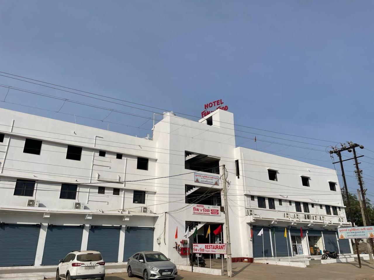 Hotel Fun N Food Bhuj Bagian luar foto
