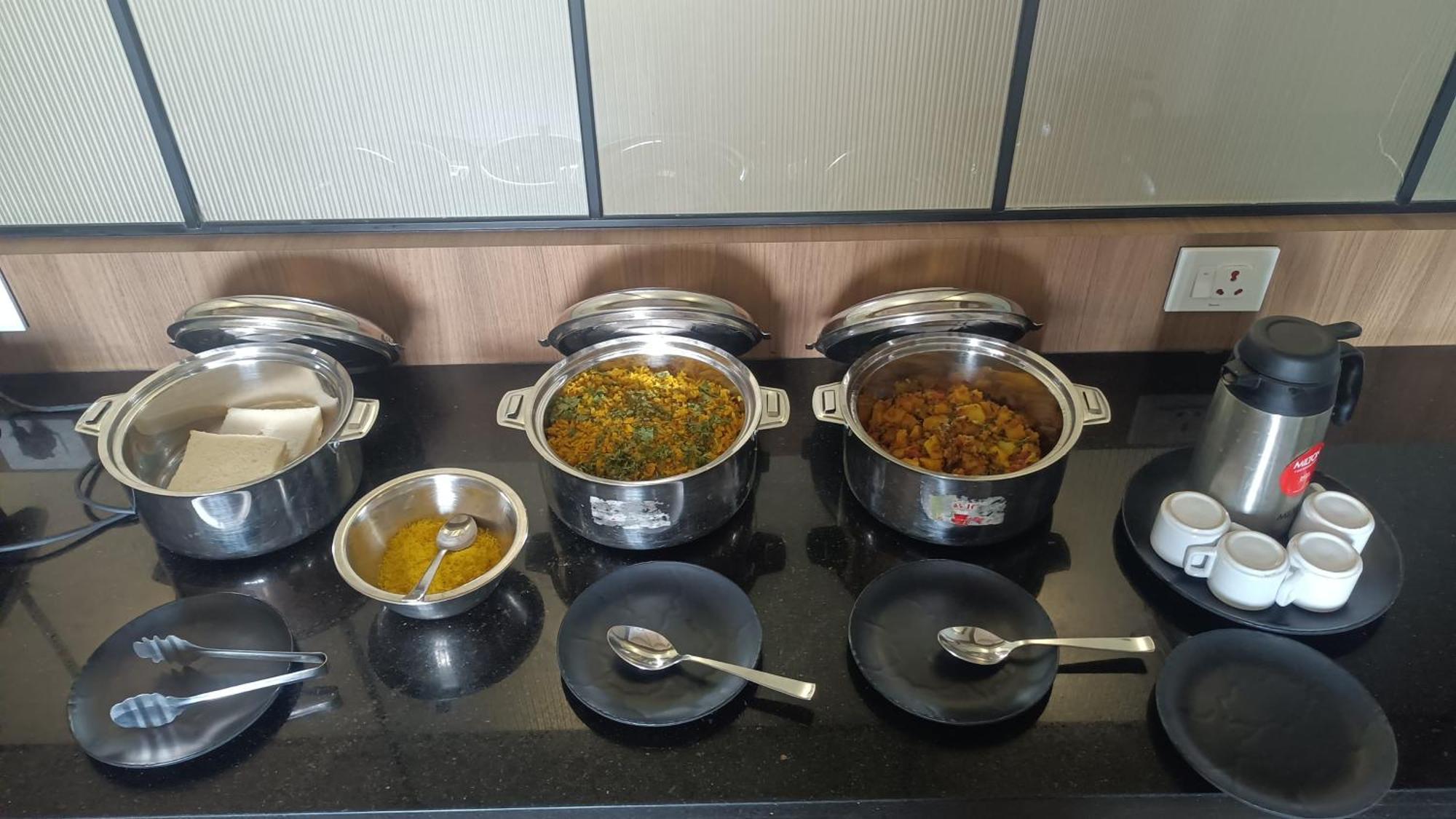 Hotel Fun N Food Bhuj Bagian luar foto